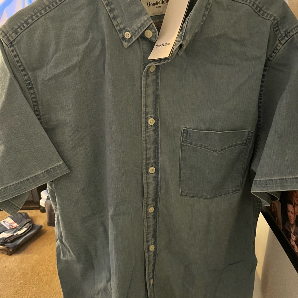 *NWT* GOODFELLOW&Co. Men’s SHORT SLEEVE BUTTON UP DENIM COLORED SHIRT,size LARGE